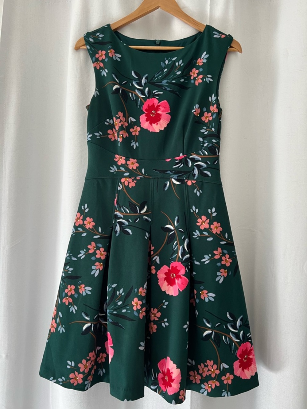 Vince Camuto Emerald Green Dress with Pink Size Tag